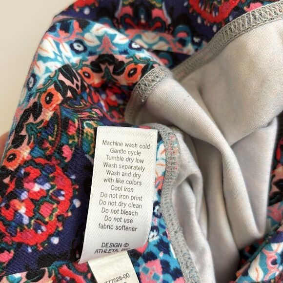 Athleta Floral Shorts Size Small - Picture 9 of 9